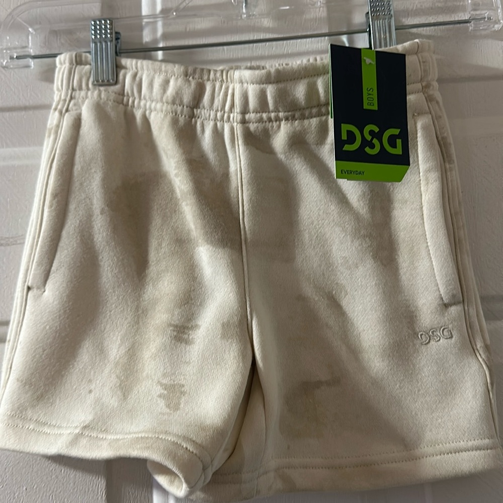 DSG EVERYDAY FLEECE SHORTS: SPLATTER DESIGN: NWT: SZ 2XS (4-5)